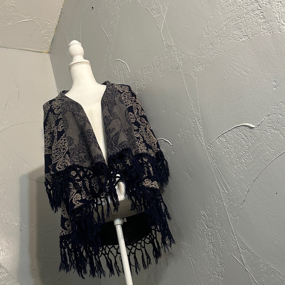 Coco + Carmen Elegant blue and Cream Patterned Cape - Picture 7 of 7